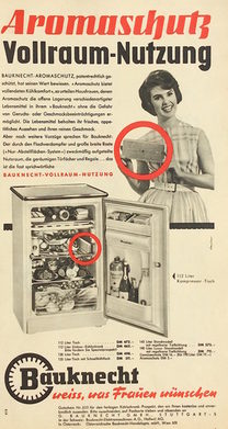 Das Modell von 1956 hat auf der Schrankoberseite einen zusätzlichen Arbeitsplatz. Ein neues Produkt ist der „Aromaschutz“.