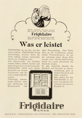 „Frigidaire ist wie Eis, das niemals schmilzt“ heißt es 1927. Das Bild soll an den Eismann erinnern, der die Eisstangen trägt. Hier schultert der Frigidairemann den Verdampfer, welcher im Kühlschrank die Kälte erzeugt.