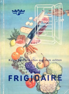 „Kühle Köstlichkeiten aus dem echten Frigidaire“. Rezeptbuch, 124 Seiten, undatiert. Das Umschlagbild zeigt einen Kühlschrank von 1950. Die Textillustrationen stammen noch aus den vierziger Jahren.