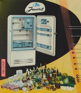 Der Ate-Juwel von 1958 hat 120 l Inhalt und nimmt eine beeindruckte Menge an Lebensmitteln auf. Ein Drittel des Volumens aber belegt das Kühlaggregat.