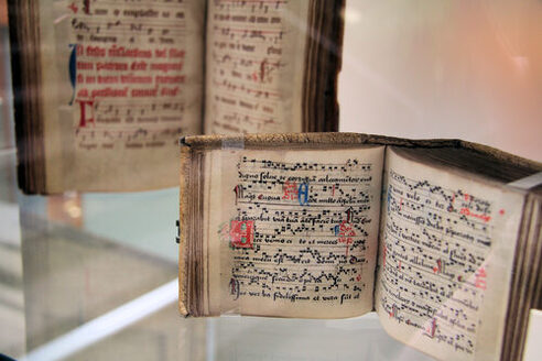 Open manuscript Hs I 366 with square notes
