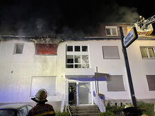 Löscharbeiten an der Einsatzstelle.