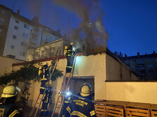 Löscharbeiten an der Einsatzstelle.