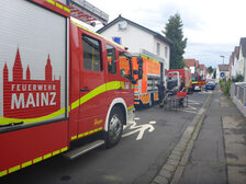 Einsatzfahrzeuge an der Einsatzstelle.