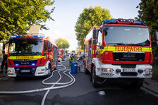 Feuerwehrfahrzeuge an der Einsatzstelle.