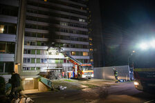 Blick auf die Hochhausfront.