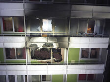 Brandschäden an der Hochhausfront.