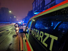 Notarztfahrzeug an der Einsatzstelle.