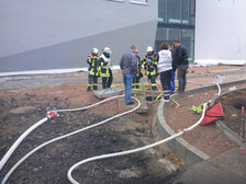 Einsatzkräfte an der Einsatzstelle.