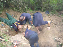 Einsatzkräfte arbeiten an der Einsatzstelle.