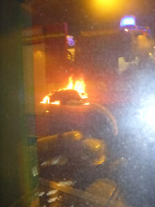 Brennendes Fahrzeug.