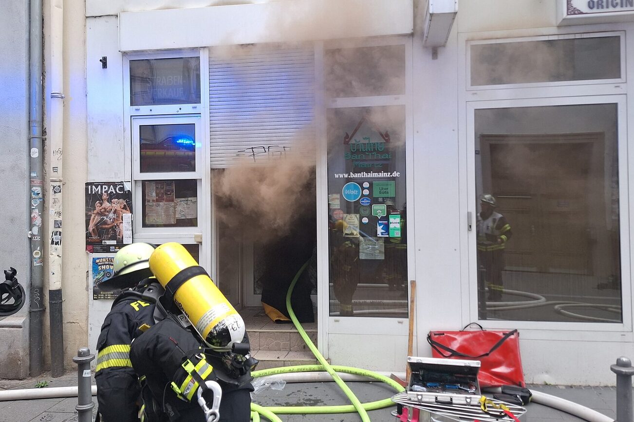 Lotta agli incendi da parte dei vigili del fuoco.