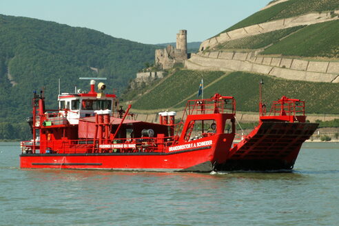 Fireboat off Bingen