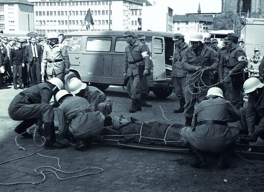 Übung des Luftschutzhilfsdienstes