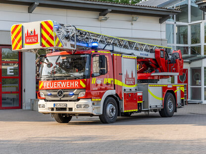 Foto der Drehleiter der Freiwilligen Feuerwehr Ebersheim.