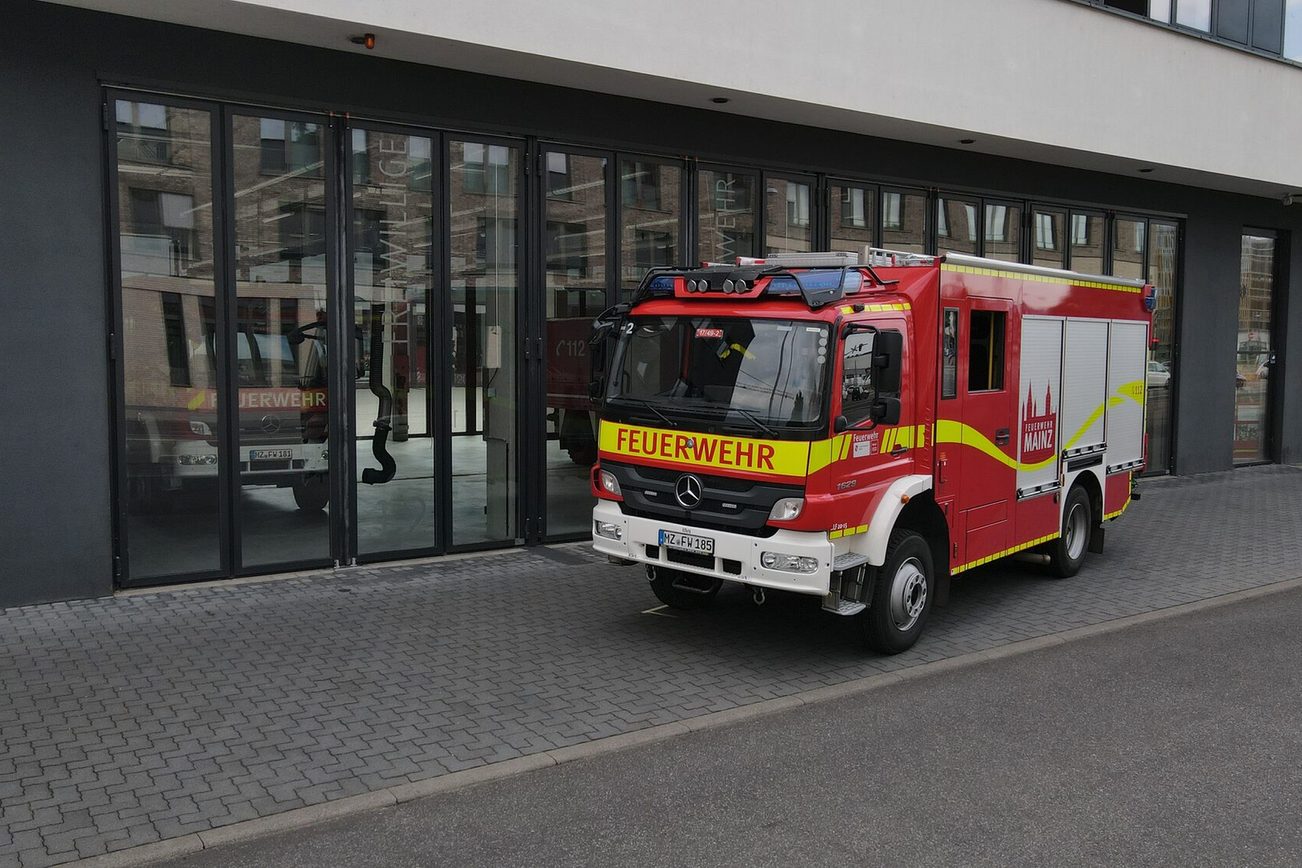 Foto des LF20, 17/49-02 der Freiwilligen Feuerwehr Mainz-Stadt.