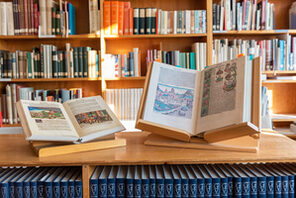 Blick in den Lesesaal der Gutenberg-Bibliothek.