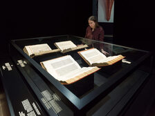 Schatzkammer mit den Gutenberg-Bibeln