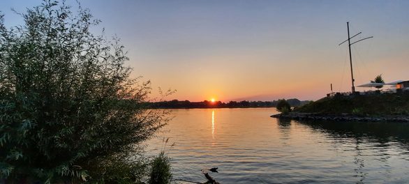 Fotoreihe: Sonnenaufgänge nach tropischen Nächten in Mainz bei 26 Grad im August 2020 um 6 Uhr morgens