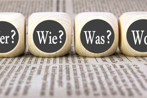 Würfel mit den Fragen Wer? Wie? Was? Wo? © Fotolia - Konzept@stockpics