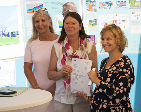 Strahlendes Trio: Jeanette Wetterling, Umweltministerin Ulrike Höfken und Dezernentin Katrin Eder.