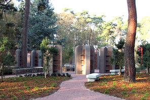 Kolumbarien auf dem Mombacher Waldfriedhof. © WB Mainz