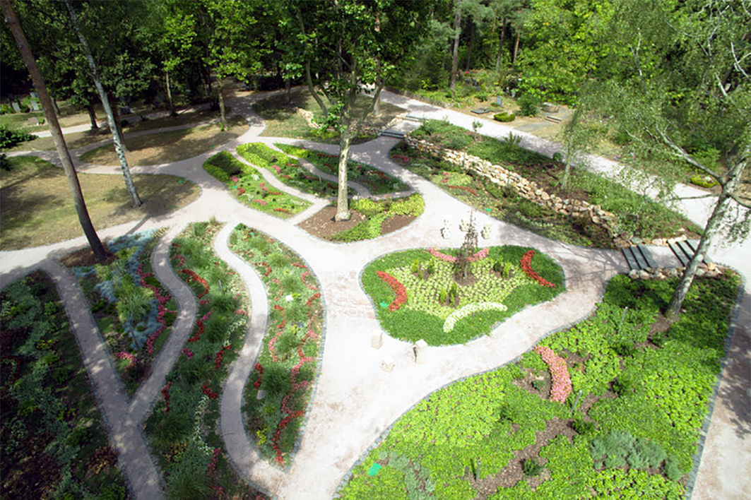 Ein Luftbild des Memoriam Gartens