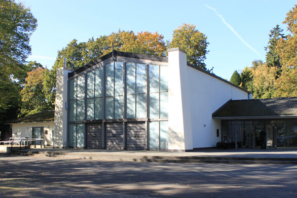 Die Trauerhalle auf dem Hauptfriedhof.