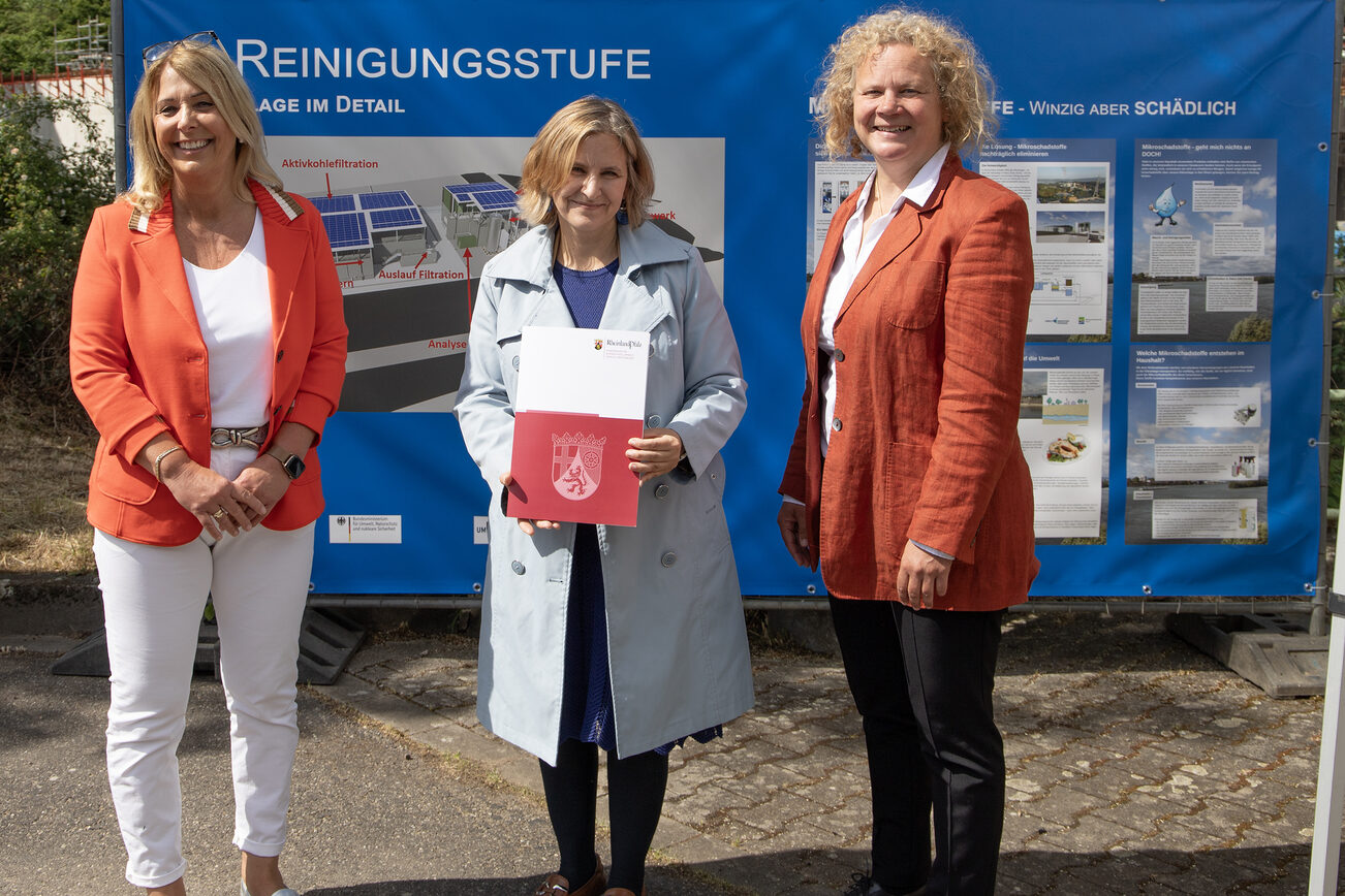 Gruppenbild mit Vorstandsvorsitzende Jeanette Wetterling, SGD-Präsid