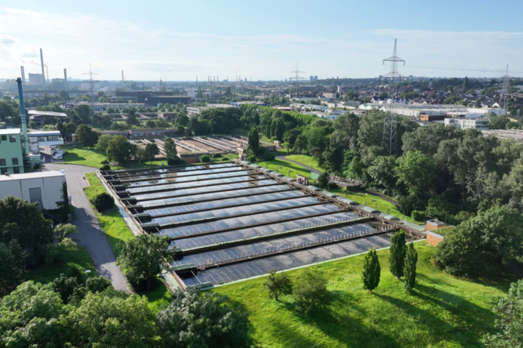 Luftaufnahme des Zentralklärwerks in Mombach