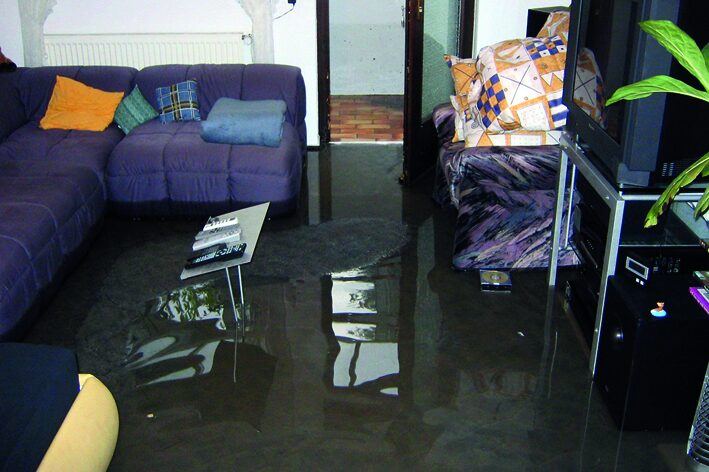 Ein mit Wasser vollgelaufener Keller. Unnötig.