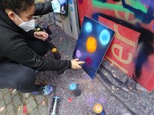Grafitti-Aktion des GoFi zur Neugestaltung des Bauwagens der Einrichtung