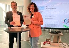 Transparenz bei Bürbeteiligungen Vorhabenliste 2025 - OB Nino Haase und Sara Herz (Sprecherin des Beirates für Bürgerbeteiligung)