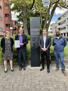 20250508 PM Gedenkstele am Stadtteiltreff Gonsenheim erinnert an Geschehnisse am Schießplatz Nr. 6