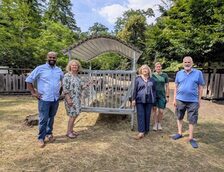 Förderverein Wildpark Mainz-Gonsenheim spendet neuen Radlader und Futterraufen