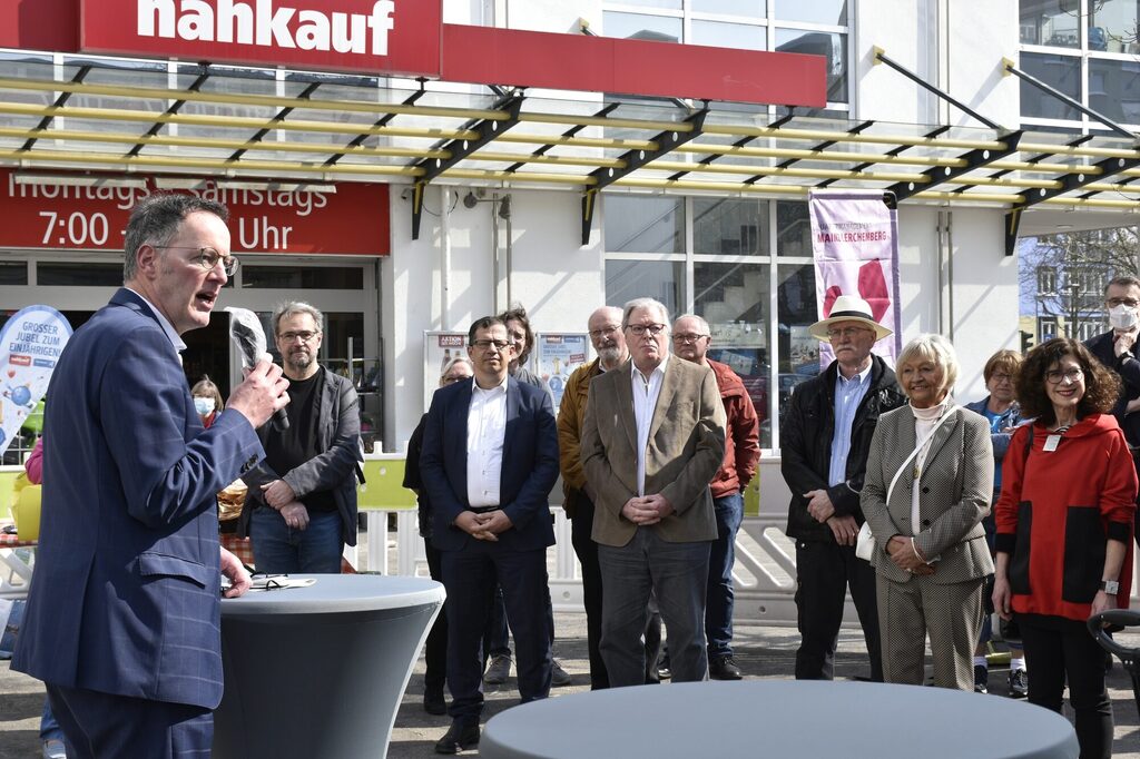 Spatenstich zur Umgestaltung des Einkaufzentrums Lerchenberg