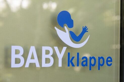 Eingangstür Babyklappe Mainz