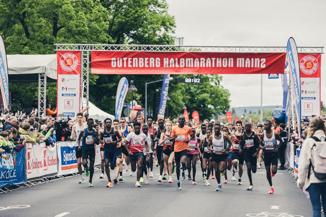 Zdjęcie: Start półmaratonu im. Gutenberga