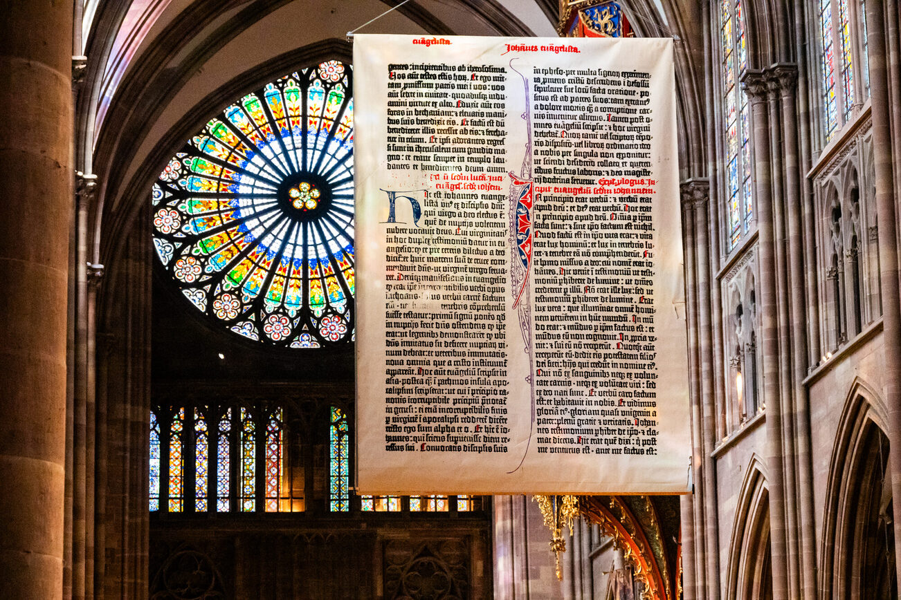 أكبر صفحة للكتاب المقدس في العالم: في كاتدرائية ستراسبورغ منذ 9 مايو 2026