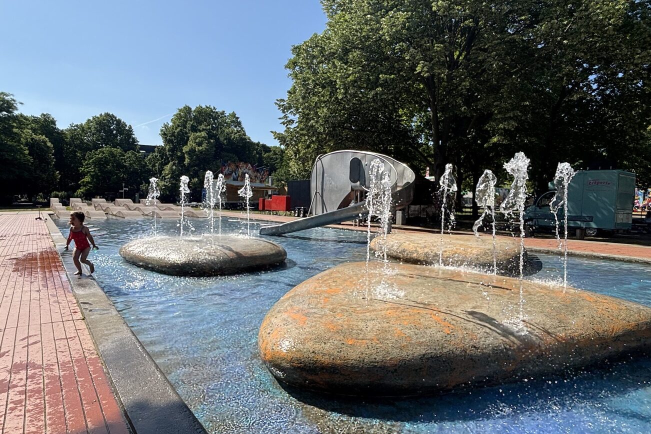 Wasserspielplatz mit Elefantenrutsche
