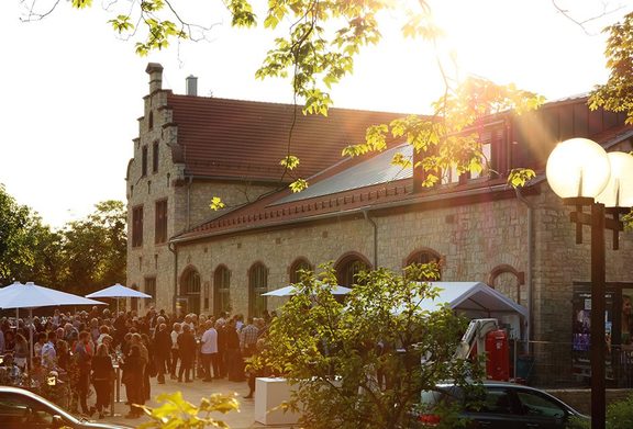 Als historisches Kellereigebäude verkörpert der Winzerkeller authentisch ein Stück Geschichte der Rotweinstad