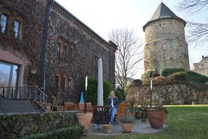 Eva Eppard im schönen Garten des Restaurants Kupferberg © Gisela Kirschstein