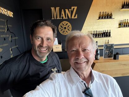 Ein Selfie zeigt Eric Manz und Wolfgang Junglas.