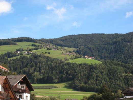 Wiesen und Wälder rund um Rodeneck